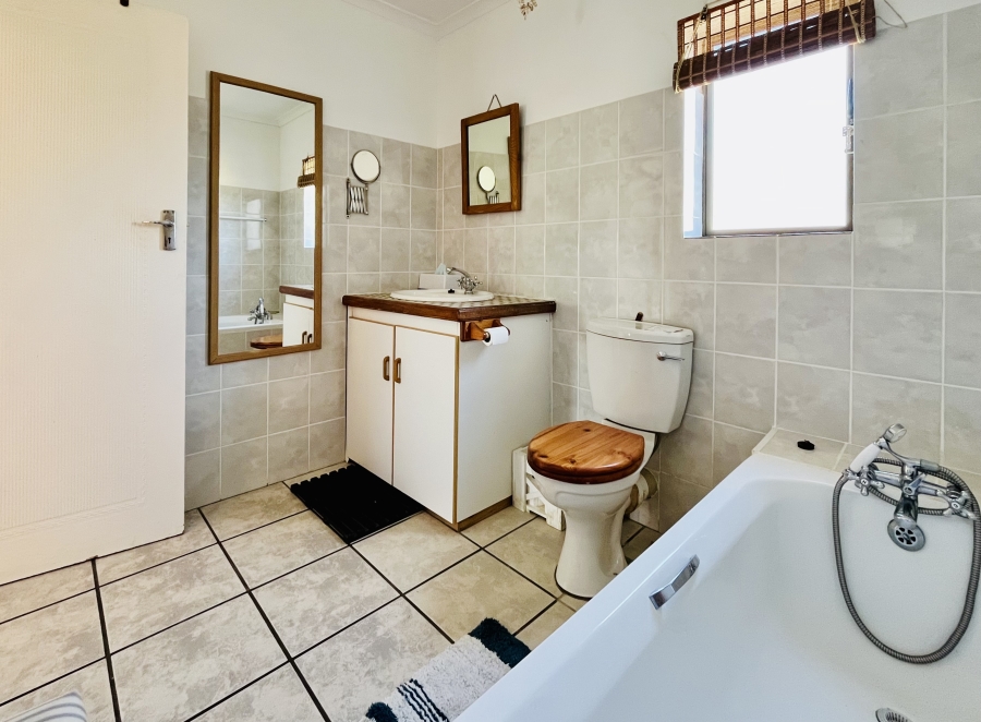 2 Bedroom Property for Sale in Sandbaai Western Cape